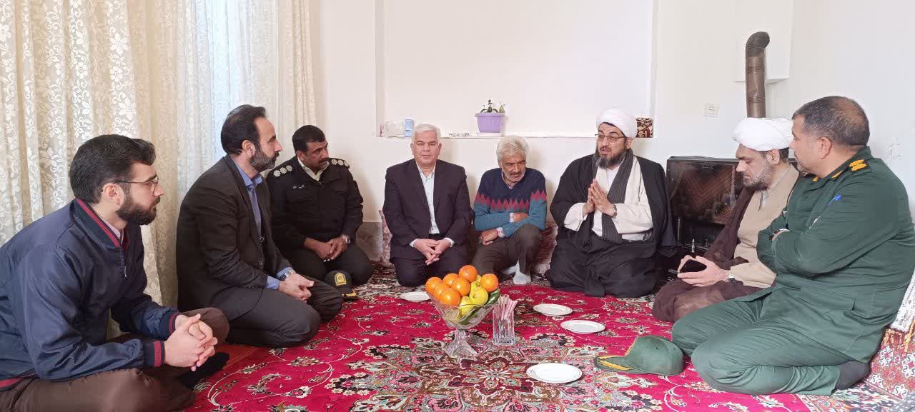 همزمان با ولادت حضرت ابوالفضل العباس «ع» و روز جانباز، فرماندار، امام جمعه، فرماندهان نظامی و انتظامی و رییس بنیاد شهید با جانبازان دیدار و ضمن ابلاغ پیام مقام رهبری، روز جانباز را تبریک گفتند. همزمان با ولادت حضرت ابوالفضل العباس «ع» و روز جانباز، فرماندار، امام جمعه، فرماندهان نظامی و انتظامی و رییس بنیاد شهید با جانبازان دیدار و ضمن ابلاغ پیام مقام رهبری، روز جانباز را تبریک گفتند.