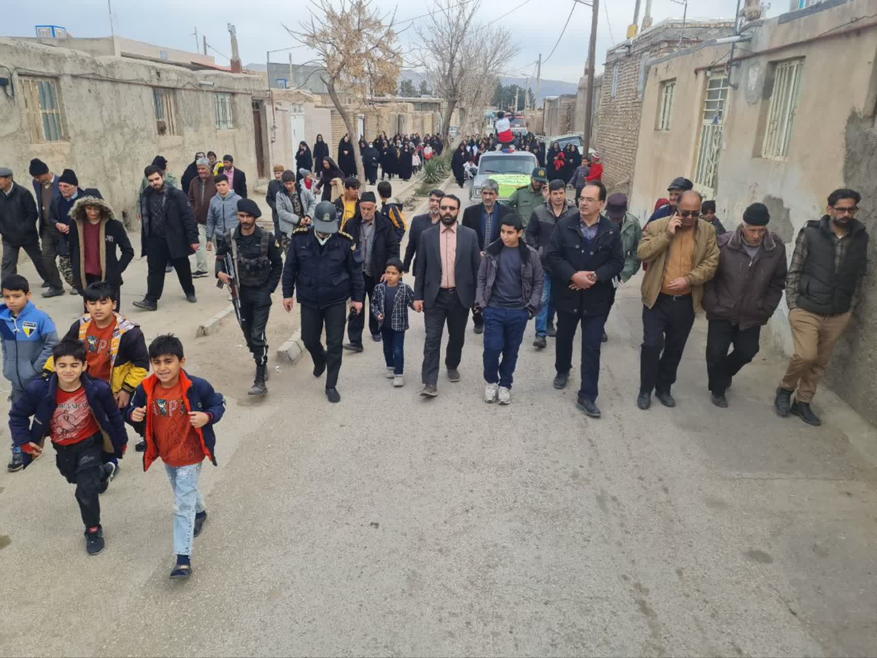 برگزاری همایش پیاده روی خانوادگی در شهر همت آباد برگزاری همایش پیاده روی خانوادگی در شهر همت آباد