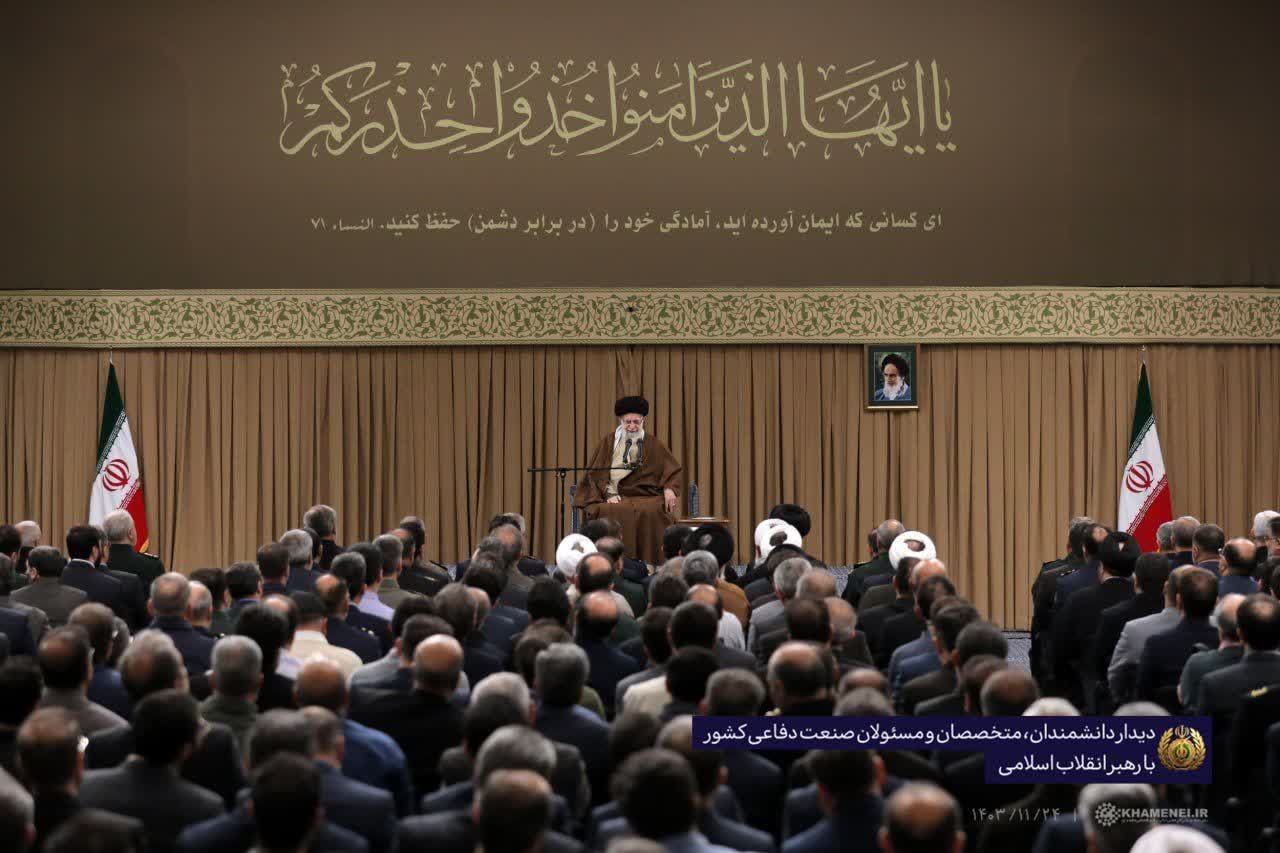 تجلیل رهبر انقلاب از سخنان صریح و راهگشای رئیس جمهور در روز ۲۲ بهمن: این سخنان مکمل حرکت بزرگ مردم بود