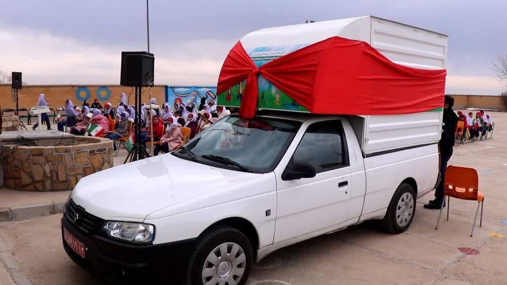 آغاز به کار نخستین کتابخانه سیار در شهرستان فیروزه آغاز به کار نخستین کتابخانه سیار در شهرستان فیروزه