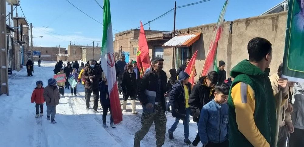 حضور مردم در راهپیمایی ۲۲ بهمن و جشن چهل و شش سالگی انقلاببا وجود بارش برف؛ رحمت الهی حضور مردم در راهپیمایی ۲۲ بهمن و جشن چهل و شش سالگی انقلاببا وجود بارش برف؛ رحمت الهی