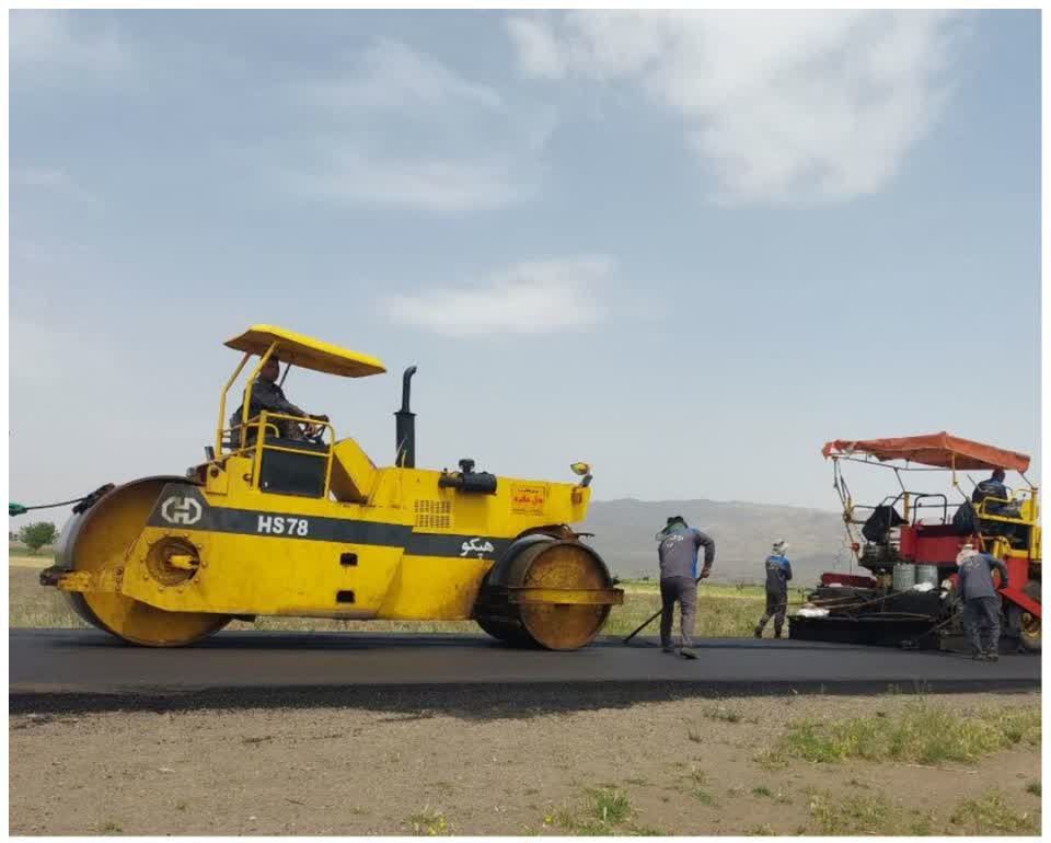 شروع عملیات روکش آسفالت گرم راه روستایی سلیمانی