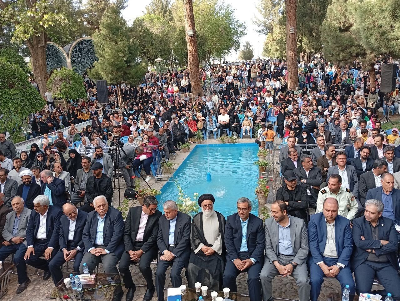 آرامگاه عطار نیشابوری گلباران شد