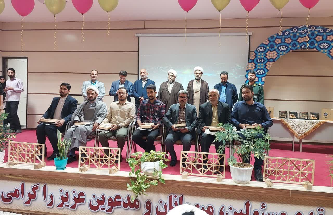 تجلیل از فعالان قرآن ، عترت و نماز مدارس فیروزه تجلیل از فعالان قرآن ، عترت و نماز مدارس فیروزه