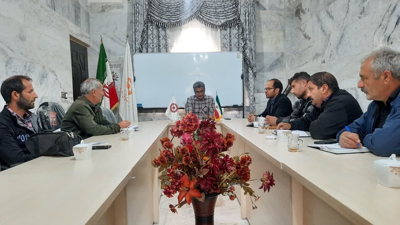 برگزاری جلسه بین‌بخشی دهیاران بخش مرکزی فیروزه با هدف بررسی راهکارهای تعاملات حمایتی خانواده‌های تحت پوشش