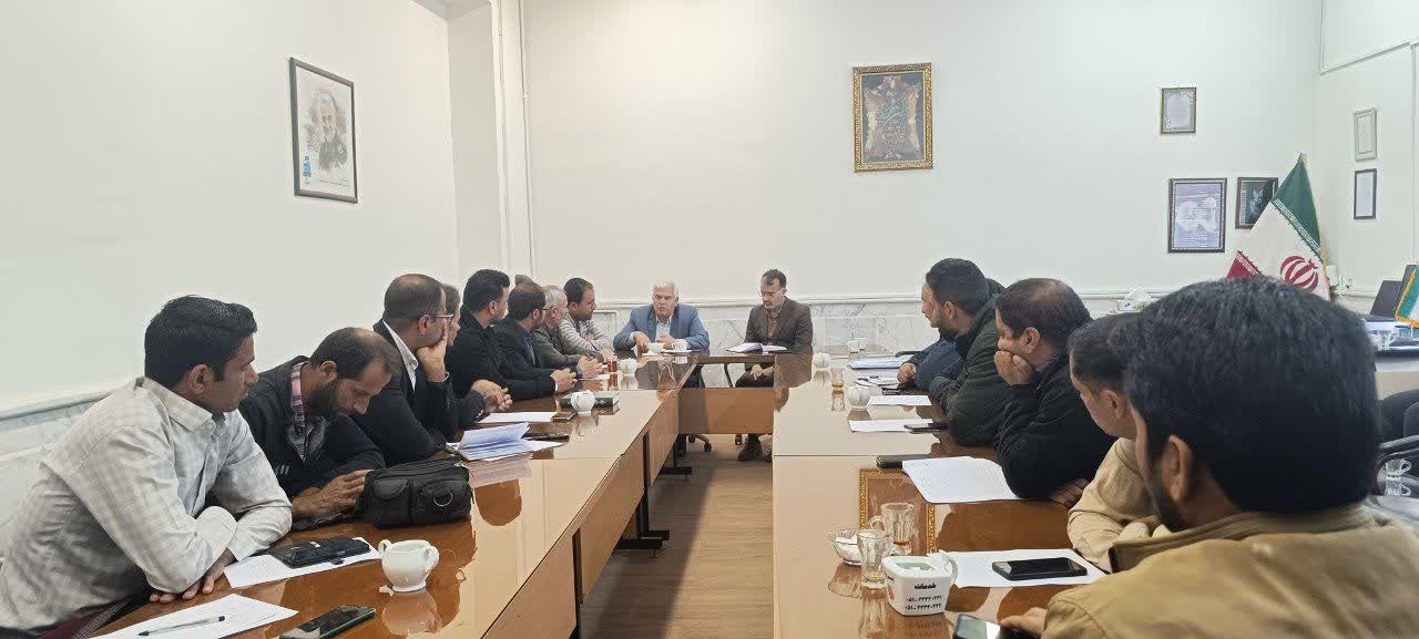 فرماندار فیروزه در جمع دهیاران بخش مرکزی: شفاف سازی و ایجاد اعتماد در بین مردم مهمترین سرمایه است.