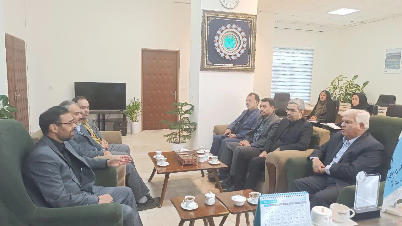 مدیر کل ثبت احوال خراسان رضوی در دیدار با فرماندار شهرستان فیروزه : ارتباط کد ملی با کد پستی آغاز انسجام بخشی به خدمات دولت می باشد مدیر کل ثبت احوال خراسان رضوی در دیدار با فرماندار شهرستان فیروزه : ارتباط کد ملی با کد پستی آغاز انسجام بخشی به خدمات دولت می باشد