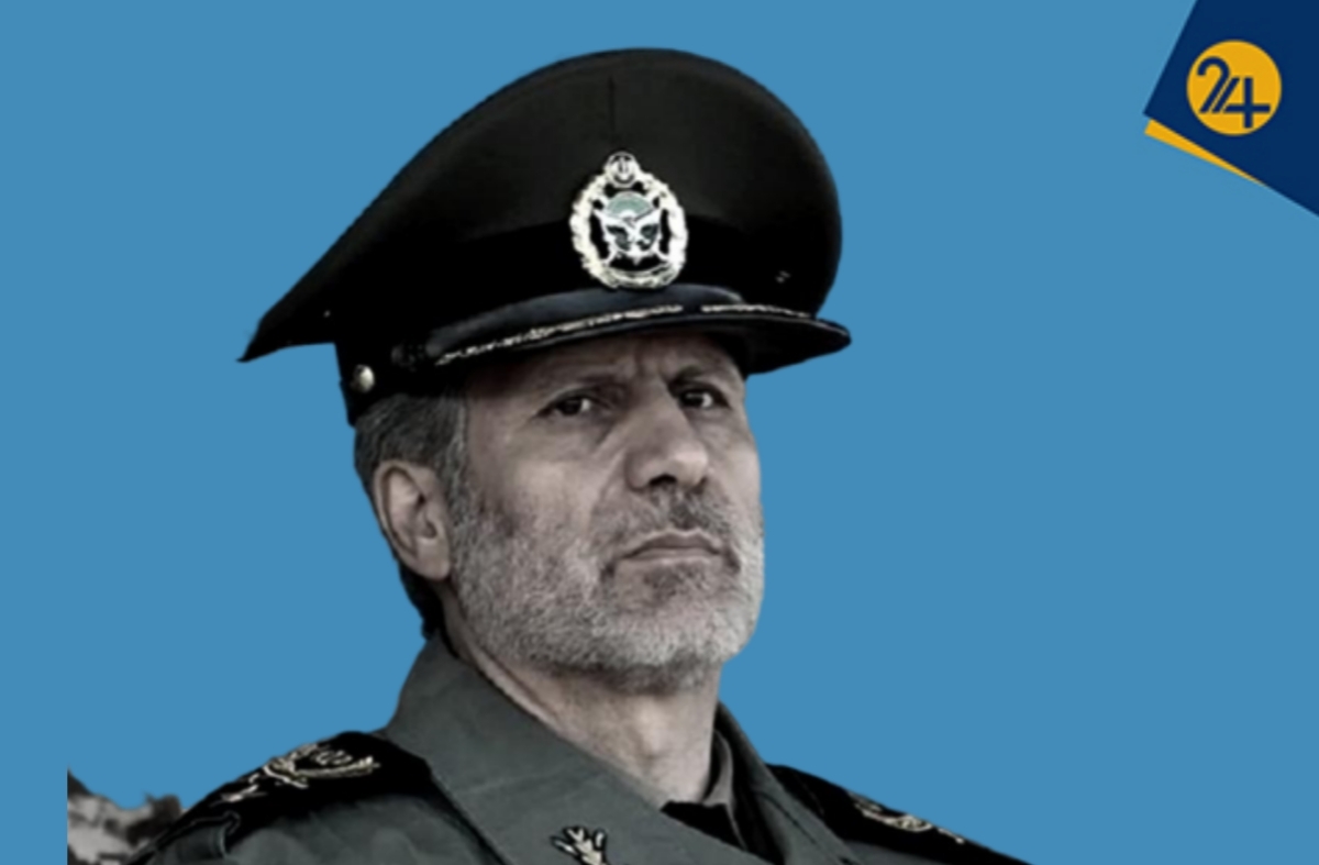 با حکم فرمانده کل قوا امیر سرلشکر حاتمی فرمانده ارتش جمهوری اسلامی ایران شد با حکم فرمانده کل قوا امیر سرلشکر حاتمی فرمانده ارتش جمهوری اسلامی ایران شد