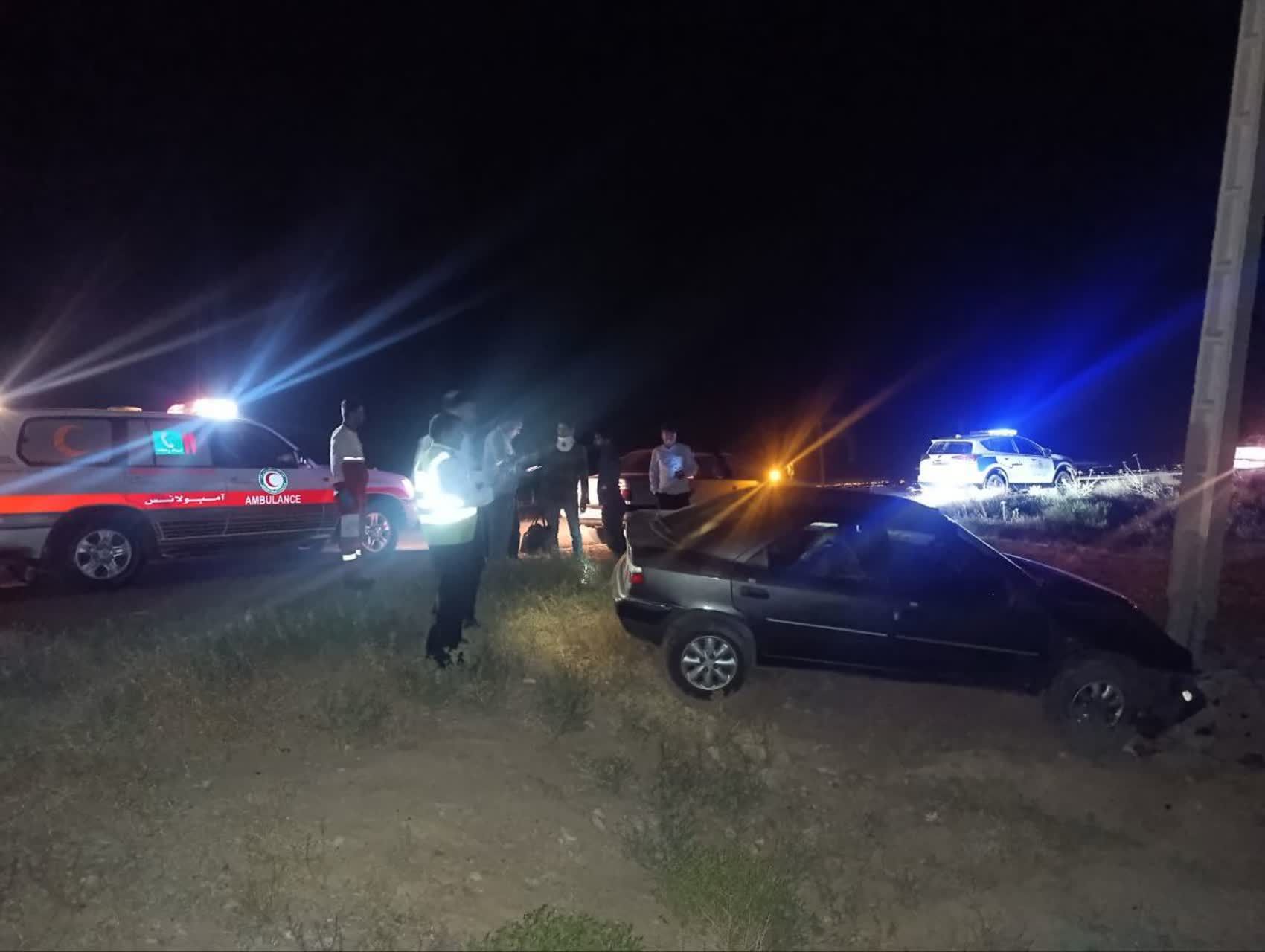 امدادرسانی به حادثه برخورد خودرو زانتیا به تیر چراغ برق امدادرسانی به حادثه برخورد خودرو زانتیا به تیر چراغ برق