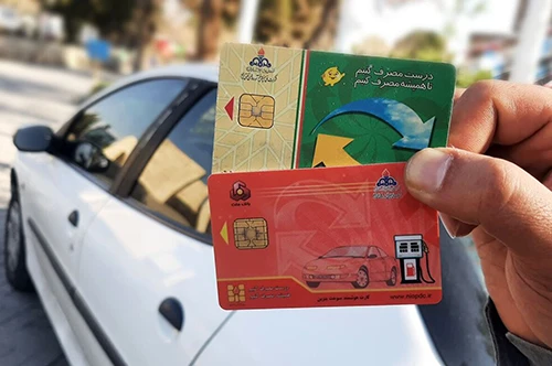 تحویل فرآوردههای نفتی در جایگاهها به صورت مظروف ممنوع! اولویت سوختگیری، با کارت سوخت شخصی تحویل فرآوردههای نفتی در جایگاهها به صورت مظروف ممنوع! اولویت سوختگیری، با کارت سوخت شخصی