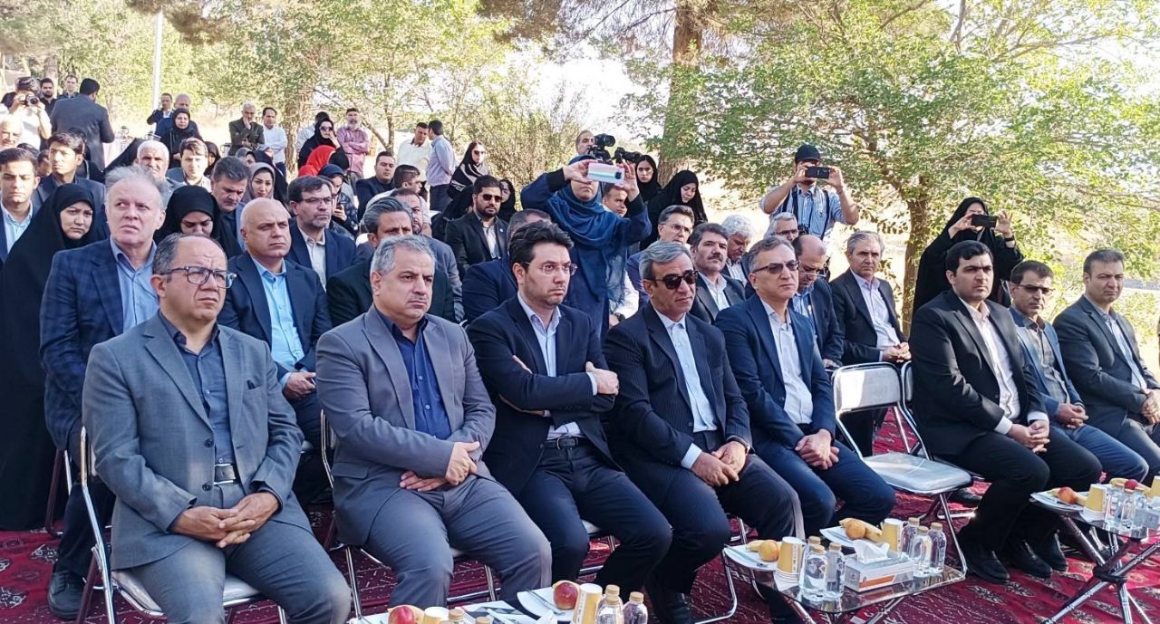 آغاز عملیات اجرایی نخستین مزرعه خورشیدی دولت در نیروگاه حرارتی طوس با ظرفیت ۶ مگاوات