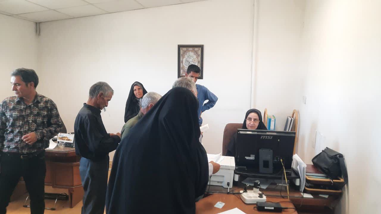 توزیع کنسانتره از محل سهمیه تخصیصی در شهرستان فیروزه توزیع کنسانتره از محل سهمیه تخصیصی در شهرستان فیروزه