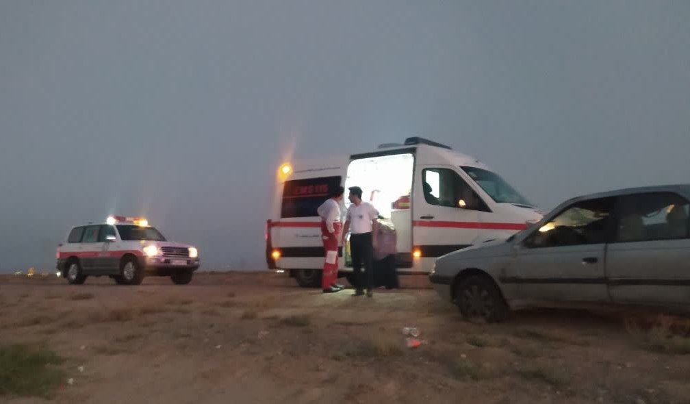 امدادرسانی به حادثه واژگونی خودرو پژو ۴۰۵ امدادرسانی به حادثه واژگونی خودرو پژو ۴۰۵