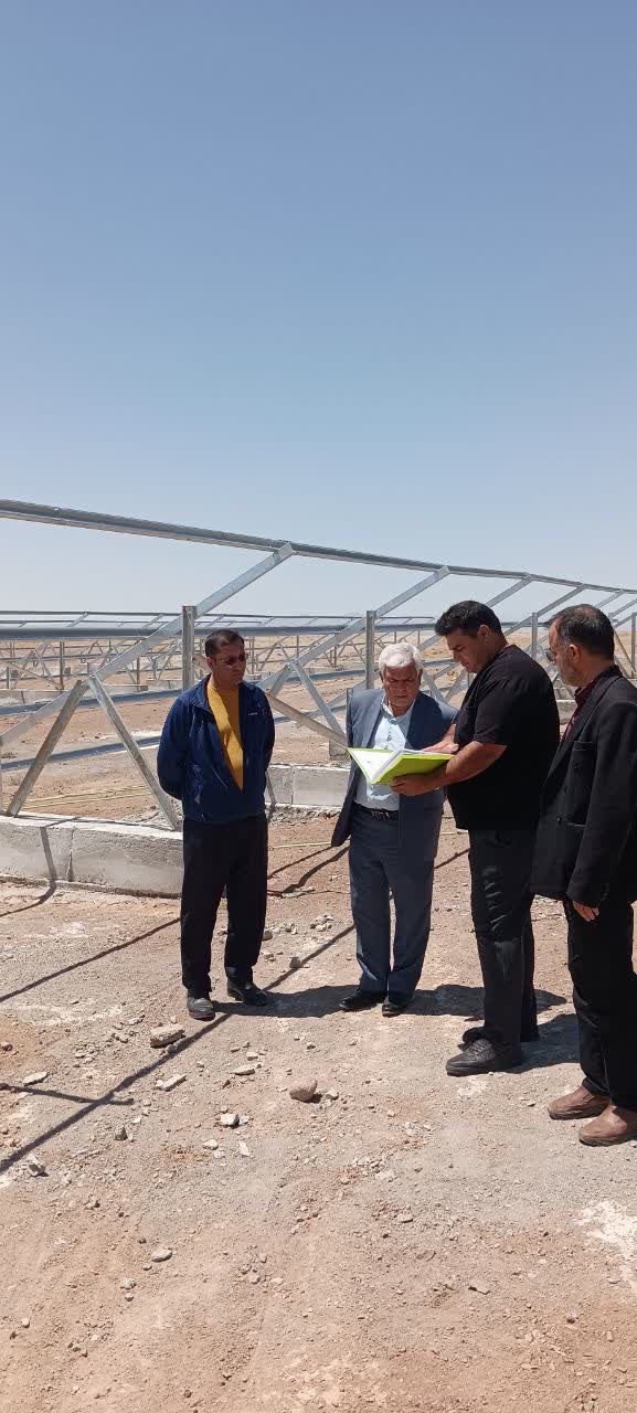 بازدید فرماندار فیروزه از روند پیشرفت فیزیکی نیروگاه ۵۰۰ کیلو واتی روستای فهنه