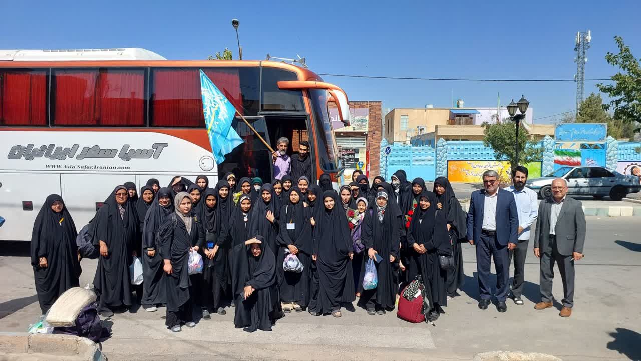 بازگشت نخستین کاروان زیارتی دانش آموزان شهرستان در میان استقبال اولیاء و مسؤلان به فیروزه